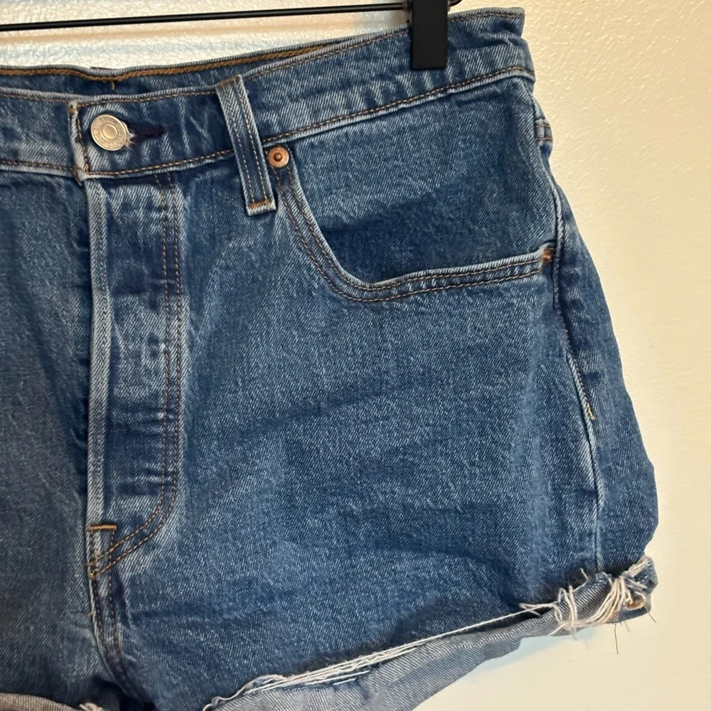 Levi Jean shorts cutoffs with raw hem size 31 with button up fly